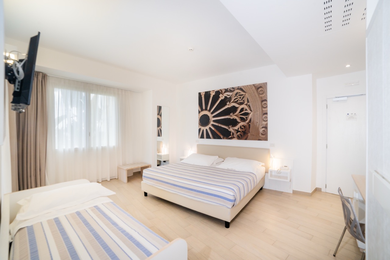Superior Triple Room with Sea-View Balcony